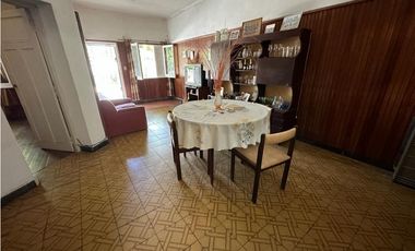 Casa 3 ambientes con cochera