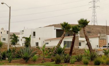 TERRENO FRENTE AL MAR EN VENTA