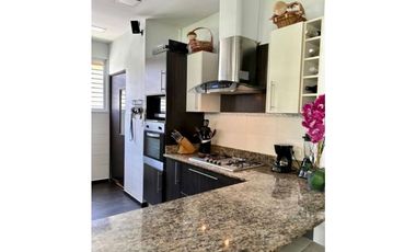 Alquilo hermosa casa amoblada en Villa lucre