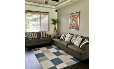 Alquilo hermosa casa amoblada en Villa lucre