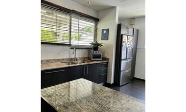 Alquilo hermosa casa amoblada en Villa lucre