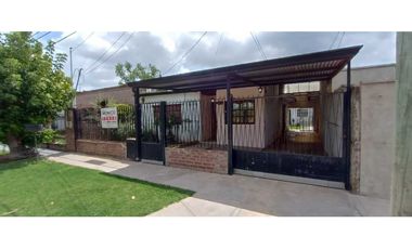 Venta casa 3 AMB con depto 2 AMB en Paso Del Rey