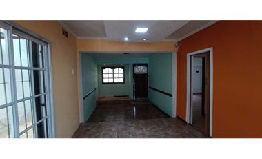 Venta casa 3 AMB con depto 2 AMB en Paso Del Rey