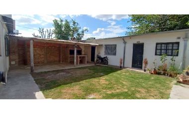 Venta casa 3 AMB con depto 2 AMB en Paso Del Rey