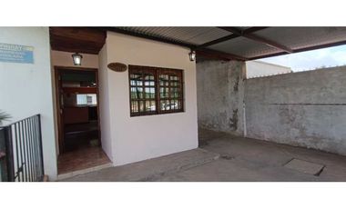 Venta casa 3 AMB con depto 2 AMB en Paso Del Rey