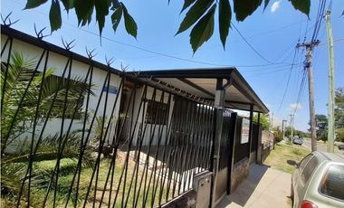 Venta casa 3 AMB con depto 2 AMB en Paso Del Rey
