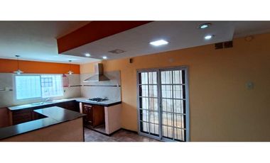 Venta casa 3 AMB con depto 2 AMB en Paso Del Rey