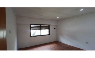 Venta casa 3 AMB con depto 2 AMB en Paso Del Rey