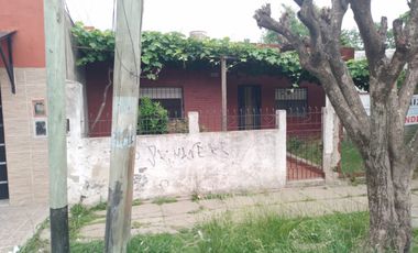 Venta de casa 3 ambientes en Berazategui Oeste