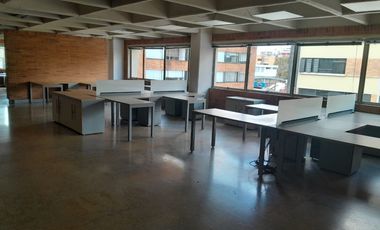 oficina en arriendo en chico norte. Cod A51645