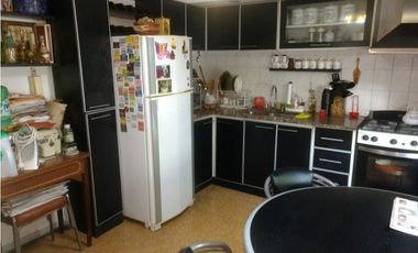 MUY LUMINOSO PH DE TRES AMBIENTES CON TERRAZA PROPIA