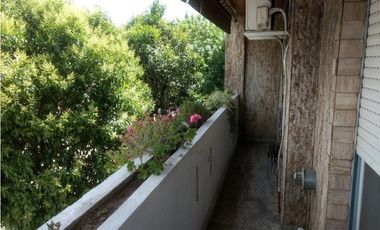 MUY LUMINOSO PH DE TRES AMBIENTES CON TERRAZA PROPIA