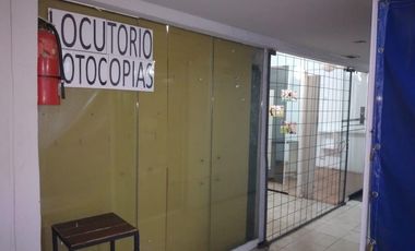 Venta amplio Local  al frente  - Subte B y E