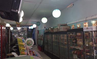 Venta amplio Local  al frente  - Subte B y E