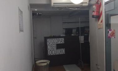Venta amplio Local  al frente  - Subte B y E