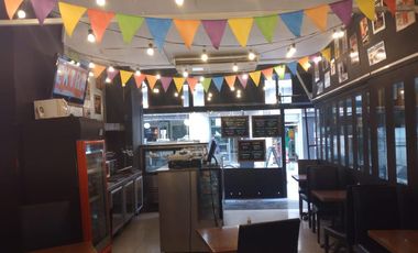 Venta amplio Local  al frente  - Subte B y E