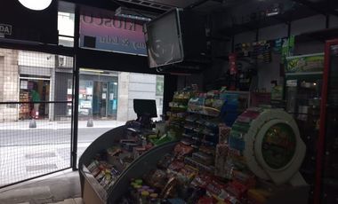 Venta amplio Local  al frente  - Subte B y E