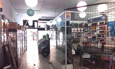 Venta amplio Local  al frente  - Subte B y E