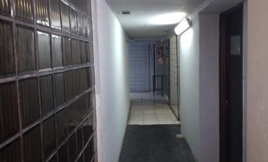 Venta amplio Local  al frente  - Subte B y E