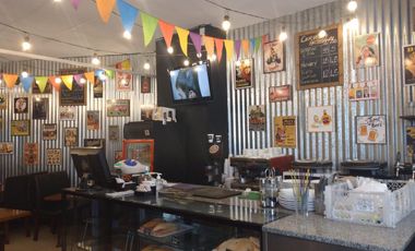 Venta amplio Local  al frente  - Subte B y E