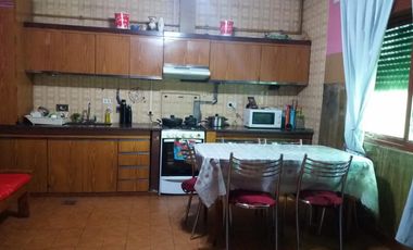 Venta casa 4 dormitorios Pompeya