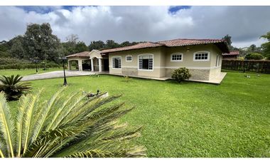 VENTA DE CASA CAMPESTRE EN CIRCASIA, QUINDO, COLOMBIA