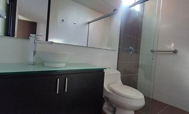 apartamento en arriendo en loma de las brujas. Cod A513006