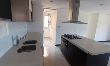 apartamento en arriendo en loma de las brujas. Cod A513006