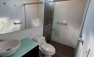 apartamento en arriendo en loma de las brujas. Cod A513006