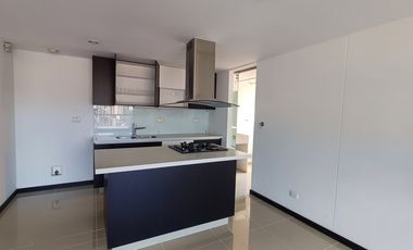apartamento en arriendo en loma de las brujas. Cod A513006