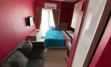 Studio apartemen green pramuka mingguan full furnish