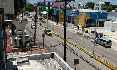VENTA EDIFICIO ESQUINA CON LOCALES Y ESTUDIOS AV YAXCHILAN CENTRO CANCUN 900M2