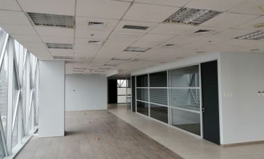 ARRIENDO Oficina Habilitada de 394,63 m2 – Metro Santa Lucia