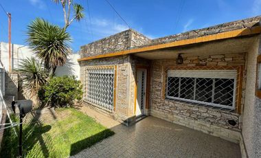 Casa Americana de 3 ambientes con amplio fondo y quincho. NUEVO VALOR, OPORTUNIDAD