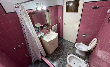 Casa Americana de 3 ambientes con amplio fondo y quincho. NUEVO VALOR, OPORTUNIDAD