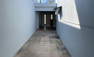Casa Americana de 3 ambientes con amplio fondo y quincho. NUEVO VALOR, OPORTUNIDAD