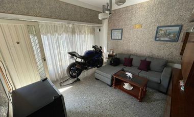 Casa Americana de 3 ambientes con amplio fondo y quincho. NUEVO VALOR, OPORTUNIDAD