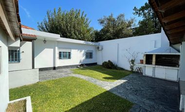 Casa Americana de 3 ambientes con amplio fondo y quincho. NUEVO VALOR, OPORTUNIDAD