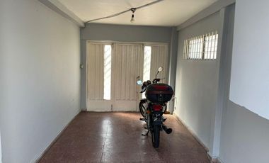 Casa Americana de 3 ambientes con amplio fondo y quincho. NUEVO VALOR, OPORTUNIDAD