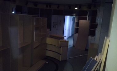 Local más oficinas más depósito