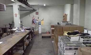 Local más oficinas más depósito