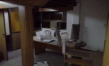 Local más oficinas más depósito