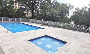 apartamento en arriendo en loma del esmeraldal. Cod A6136