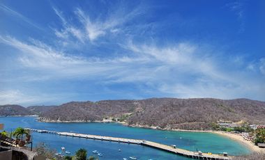 Pintoresca Casa en Venta Frente al Mar con Acceso a la Playa - Huatulco