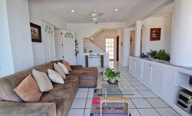 Pintoresca Casa en Venta Frente al Mar con Acceso a la Playa - Huatulco