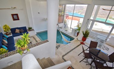 Pintoresca Casa en Venta Frente al Mar con Acceso a la Playa - Huatulco