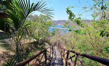 Pintoresca Casa en Venta Frente al Mar con Acceso a la Playa - Huatulco