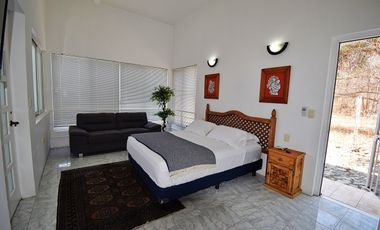 Pintoresca Casa en Venta Frente al Mar con Acceso a la Playa - Huatulco