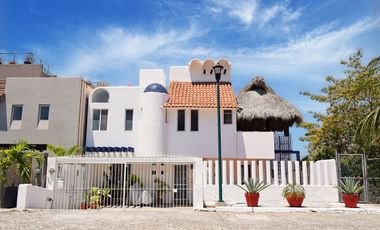 Pintoresca Casa en Venta Frente al Mar con Acceso a la Playa - Huatulco