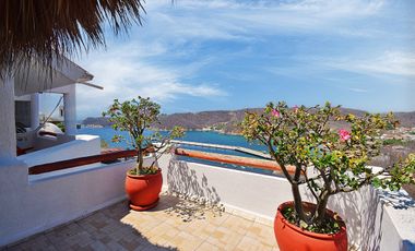 Pintoresca Casa en Venta Frente al Mar con Acceso a la Playa - Huatulco